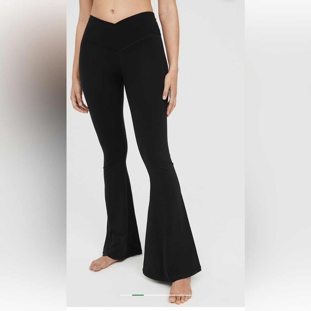 Aerie offline Crossover flare leggings S black